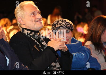 Sant'Arpino, Italien. 27. April 2016. XVIII-Ausgabe der Schule des Theaters PulciNellaMente National Review, Sänger Amedeo Bring Gäste der Veranstaltung. © Salvatore Esposito/Pacific Press/Alamy Live-Nachrichten Stockfoto