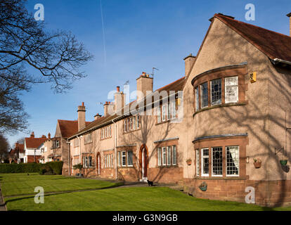 Großbritannien, England, Wirrall, Port Sunlight, Pool Bank, Arts And Crafts Stil gerendert Häuser mit Sandsteinquadern und Stein windows Stockfoto