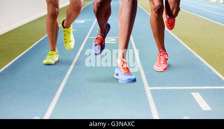 Zusammengesetztes Bild von Close Up der Sportler Beine laufen Stockfoto