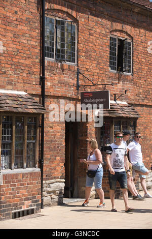 Shakespeares Geburtshaus Vertrauen Souvenirladen am Henley Street, Stratford Warwickshire, UK Stockfoto