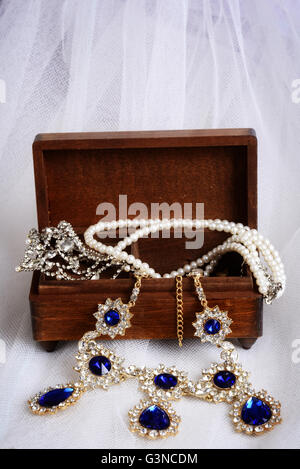 Vintage Halsketten mit Schmuck-box Stockfoto