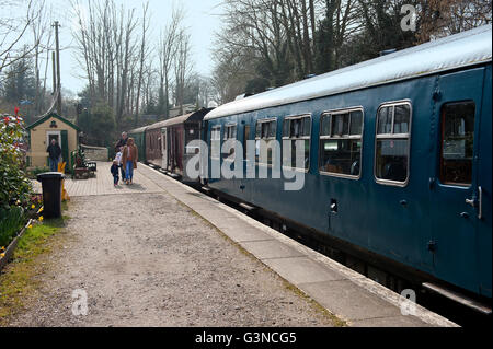 Klasse 108 DMU in Shepherds auch Station auf dem East Kent Railway, Kent GROSSBRITANNIEN Stockfoto