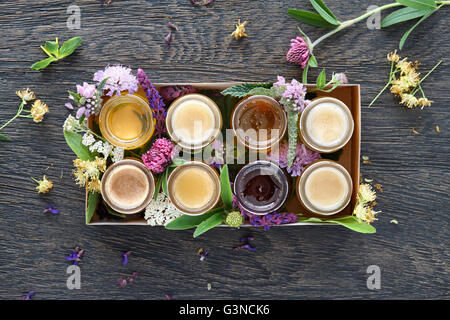 Verschiedene Arten von Honig in einer box Stockfoto