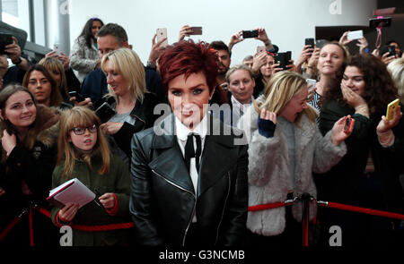 Sharon Osbourne kommt in Old Trafford Cricket Ground in Manchester für Auditions für die neue Serie von the X Factor. Stockfoto