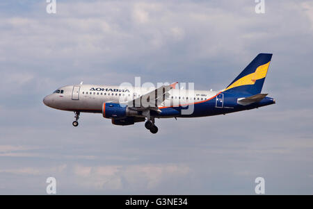 Eine Aeroflot Airbus A319-112 nähert sich zum Flughafen El Prat in Barcelona, Spanien. Stockfoto