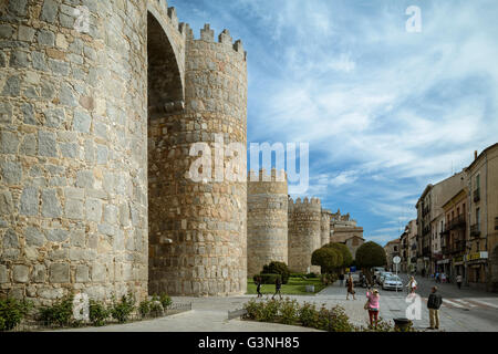 Alcázar Tür in die Steinwand die Stadt Ávila, Kastilien und Leon, Spanien. Stockfoto