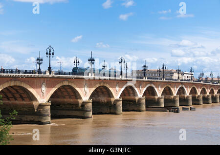 Straßenbahn Kreuzung Pont de Pierre, Bordeaux, Gironde, Frankreich, Europa Stockfoto