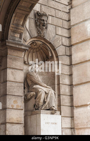 Äußere Skulptur von Ferenc an der ungarischen Staatsoper Budapest, Ungarn, Europa Stockfoto