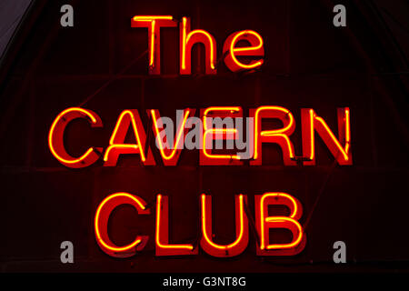 Merseyside, Liverpool, Mathew Street, Cavern Club Leuchtreklame Stockfoto