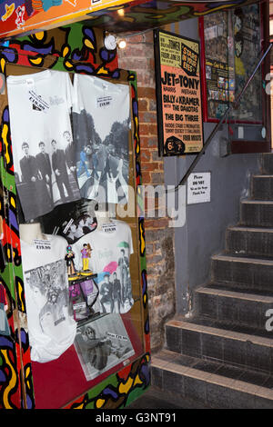 Merseyside, Liverpool, Mathew Street, The Beatles-Shop, Souvenirs und t-Shirts auf dem display Stockfoto