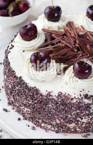 Schwarzwälder Torte Schwarzwald Pie und Kirschen Stockfoto