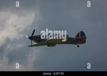 Historischen RAF Hurrikan Kampfflugzeug am Himmel Stockfoto