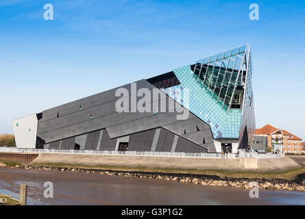 Tagsüber außen Foto von The Deep, ein großes Aquarium und Besucherattraktion in Hull, England Stockfoto