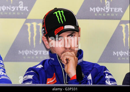 Le Mans, Frankreich. 5. Mai 2016. Jorge Lorenzo während der Pressekonferenz. Aleix Espargaró ist ein spanischer Motorradrennfahrer Straße. Er konkurriert in der MotoGP-Klasse der Grand Prix Motorradweltmeisterschaft, racing für das Suzuki-Werksteam nach ihrer Rückkehr nach Meisterschaft Rennen in 2015. © Gaetano Piazzolla/Pacific Press/Alamy Live-Nachrichten Stockfoto