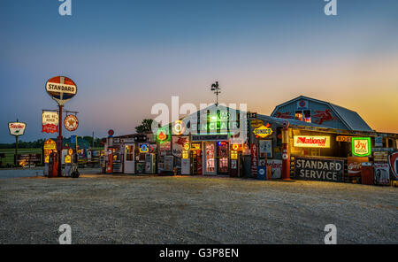 Bobs Gasoline Alley auf der historischen Route 66 in Kuba, Missouri Stockfoto