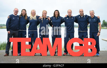 Von links nach rechts, Team GB Chef de Mission Mark England, Großbritanniens Jess Walker, Rachel Cawthorn, Rebeka Simon, Louisa Gurski, Jon Schofield, Liam Heath und britische Kanu Performance Director John Anderson bei der Team-Ankündigung bei Eton Dorney, Buckinghamshire. PRESSEVERBAND Foto. Bild Datum: Dienstag, 14. Juni 2016. PA-Geschichte-Kanu-Großbritannien zu sehen. Bildnachweis sollte lauten: Andrew Matthews/PA Wire Stockfoto