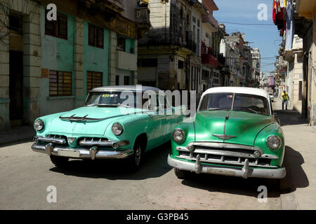 klassische alte amerikanische Autos in der Innenstadt von Havanna, Kuba Stockfoto