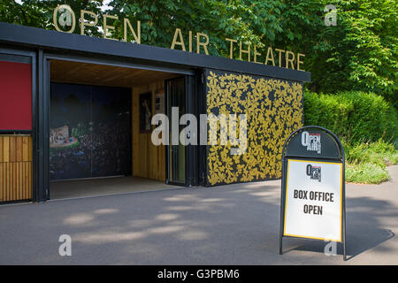 LONDON, UK - 6. Juni 2016: Der Eingang zum Open Air Theatre im Regents Park, London am 6. Juni 2016. Stockfoto