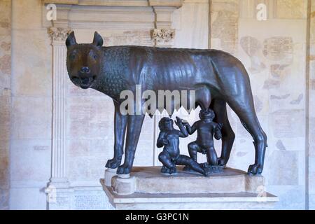 Bronzestatue von Wölfin mit Romulus und Remus, Palazzo dei Conservatori, Capitoline Museum, Rom, Italien