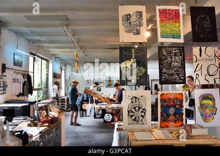 Urban Spree Galerie böhmischen Friedrichshain - Kreuzberg Berlin RAW Tempel, ehemaliger Rangierbahnhöfe, Warschauer Straße - Revaler Straße Deutschland (Nachtleben vor Ort Nacht Club-Bereich) Stockfoto