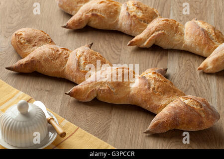 Frisch gebackene französische Schmerzen d'epi oder Weizen-Stiel-Brot Stockfoto