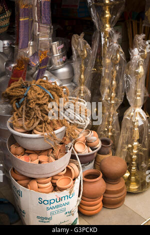 Sri Lanka, Kataragama, Basar, Tempel Lampe stall Stockfoto