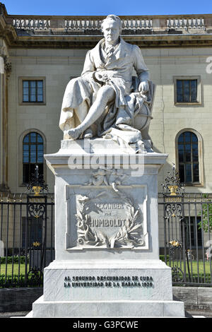 Humboldt-Universität (Universität Unter Den Linden) im Jahr 1949, änderte sie ihren Namen, Humboldt-Universität zu Ehren des Gründers Wilhelm und sein Bruder, Geograph Alexander von Humboldt. Berlin-Deutschland (Statue von Alexander von Humboldt) Stockfoto