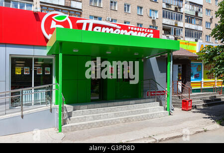 Pyaterochka Samara Store. Pyaterochka ist eine russische Supermarktkette betriebenen X5 Retail Group Stockfoto