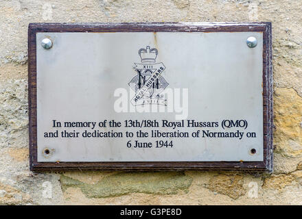 Sword Beach, Normandie, Frankreich - Denkmal für 13./18. Royal Hussars, die an Land am D-Day, 6. Juni 1944 kamen Stockfoto