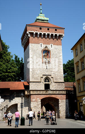 Sankt Florian Tor der alten Stadtmauer von Krakau. Stockfoto