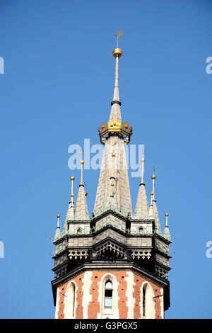Close-up auf den Turm der St. Mary Basilika Market Square Krakau Stockfoto