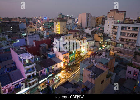 Blick über Saigon, Ho-Chi-Minh-Stadt, bei Dämmerung, Vietnam, Südostasien Stockfoto