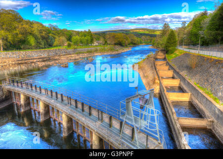 Fischtreppe und dam Pitlochry Schottland UK schöne River Tummel beliebtes Reiseziel im Sommer bunte HDR Stockfoto