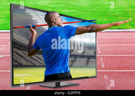 Zusammengesetztes Bild des Höhenplans der Sportler Praktizierenden Speer werfen Stockfoto