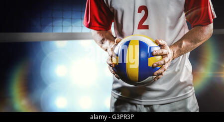 Zusammengesetztes Bild der Sportler halten einen volleyball Stockfoto