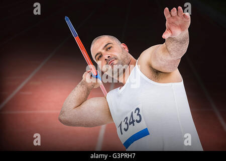 Zusammengesetztes Bild des Athleten Speerwurf wird vorbereitet Stockfoto