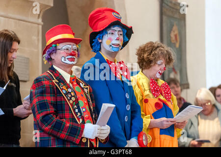 Clown-Konvention in Bognor Regis. Stockfoto