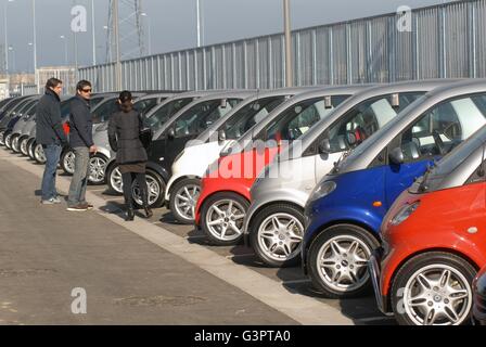 Mercedes-Benz Center in Mailand, der größte Vertriebs- und Vertretung Mitte der Marke Mercedes-Benz von Süd-Europa Stockfoto