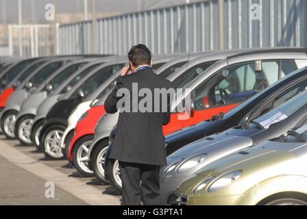 Mercedes-Benz Center in Mailand, der größte Vertriebs- und Vertretung Mitte der Marke Mercedes-Benz von Süd-Europa Stockfoto