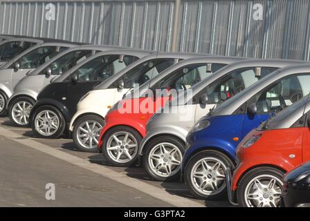 Mercedes-Benz Center in Mailand, der größte Vertriebs- und Vertretung Mitte der Marke Mercedes-Benz von Süd-Europa Stockfoto