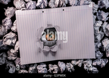 Zusammengesetztes Bild von Hand mit ökologischen Glühbirne Stockfoto