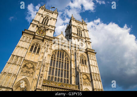 Blickte zu den prächtigen Westminster Abbey in London. Stockfoto