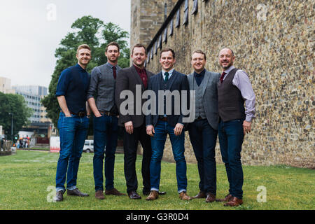 Walisische Band nur Männer laut außerhalb Cardiff Castle. Stockfoto