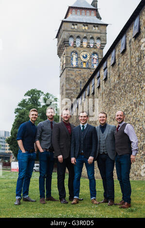 Walisische Band nur Männer laut außerhalb Cardiff Castle. Stockfoto