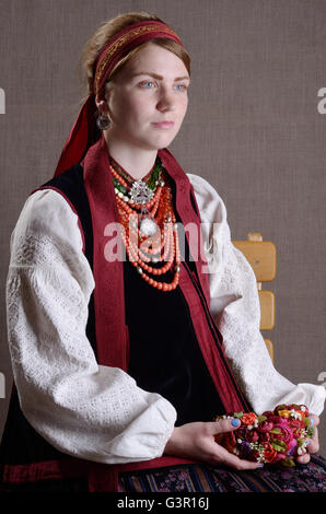 Ukrainische Frau in der Tracht Stockfoto