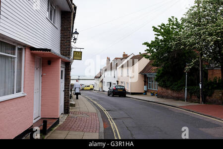 Straße zum Hafen von Emsworth und Waterside Hampshire UK Stockfoto