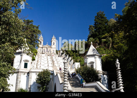 Blick auf die Treppe, die Basilica von Bom Jesus (gute Jesus) in Braga, Portugal Stockfoto