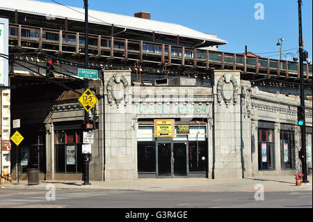 Der Eintrag ist gleich um die Ecke zur schnellen des CTA transit Wilson Avenue Station, Chicago, Illinois, USA. Stockfoto