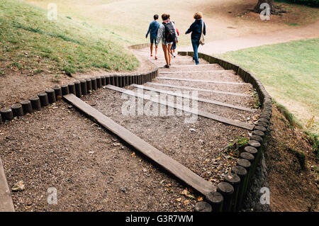 Erhöhte Ansicht der Treppe in einem Park mit Menschen hinunter Stockfoto