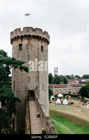 Warwick Castle. Es ist eine mittelalterliche Burg im 11. Jahrhundert von Wilhelm dem Eroberer und eine der touristischen Hauptattraktionen in Großbritannien gebaut. Stockfoto